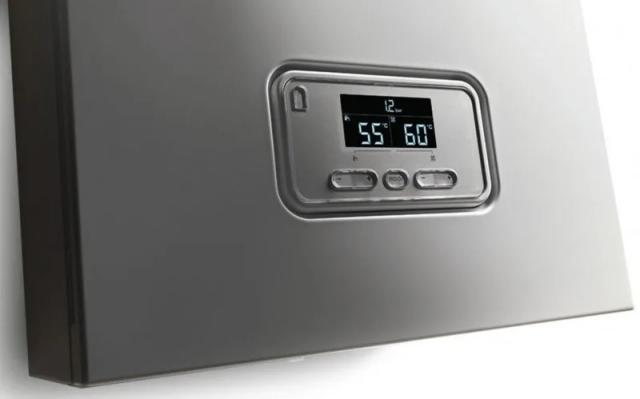Panoul de comandă al cazanului electric Protherm, cu temperaturile afișate